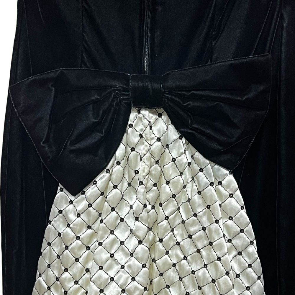 Jessica McClintock Gunne Sax Black Velvet Dress With Bow in Back Small ?